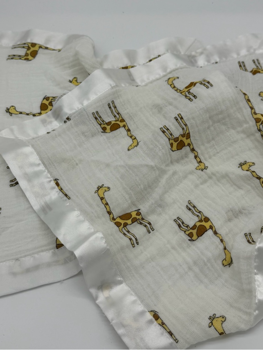 Aden & Anais Giraffe Print Baby Muslin lovey - White with Yellow Giraffes
